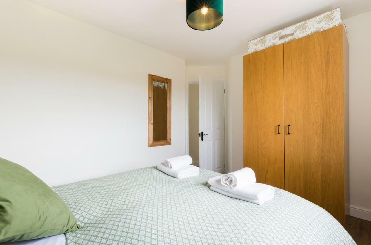 The Hideaway Villa Стратфорд на Ейвън Екстериор снимка
